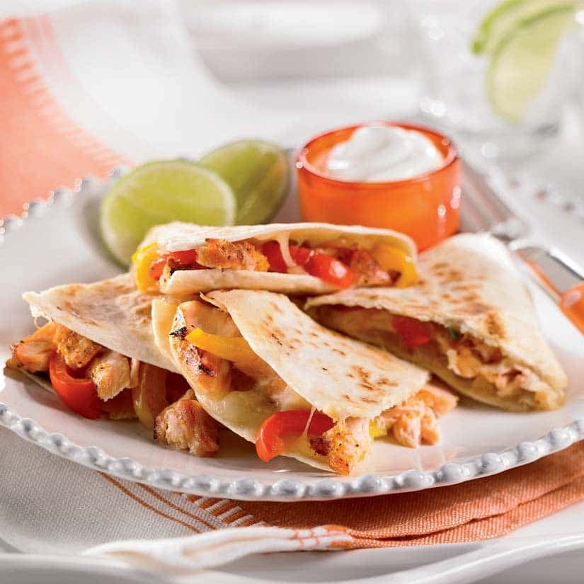 Quesadillas au saumon grillé et aux poivrons