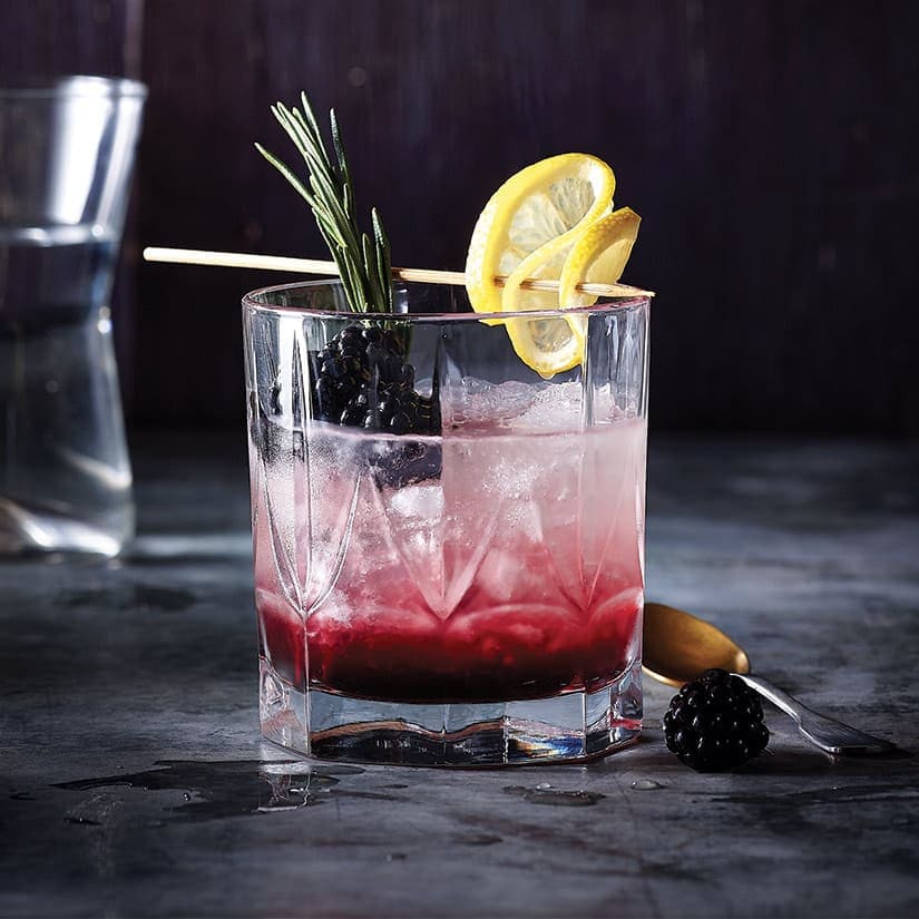 Cocktail gin et mûres