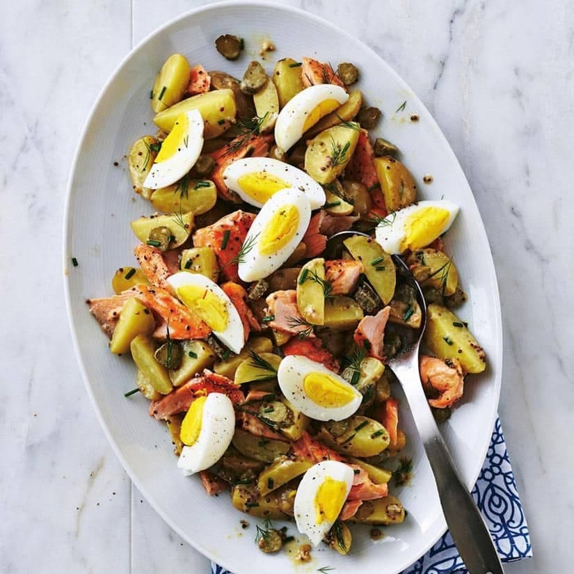 Salade de pommes de terre au saumon et aux œufs