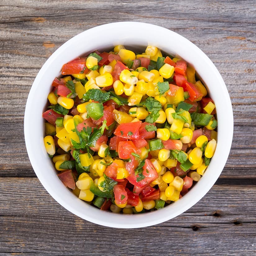 Salsa au maïs et aux tomates