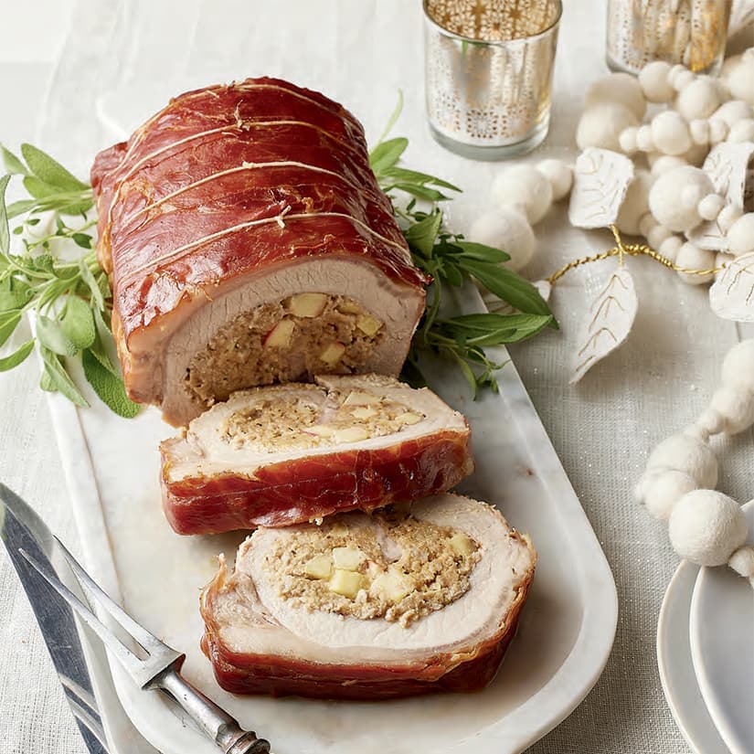 Longe de porc farcie : saucisses, pommes et sauge