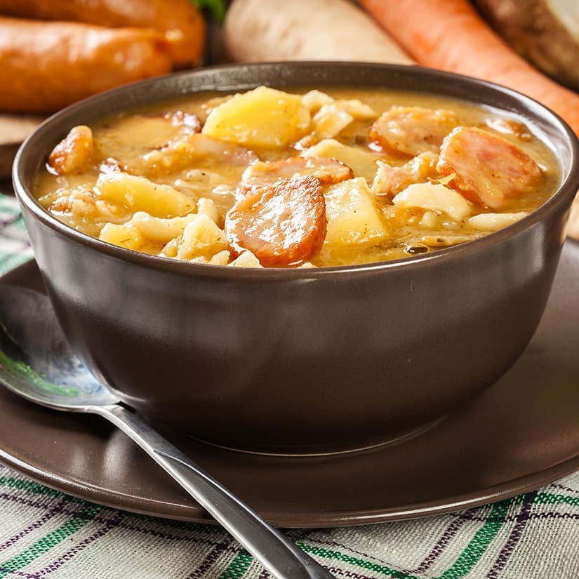 Soupe aux saucisses et à la bette à carde