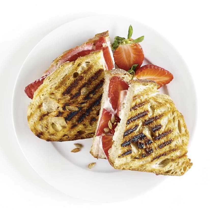 Paninis aux fraises et au fromage à la crème