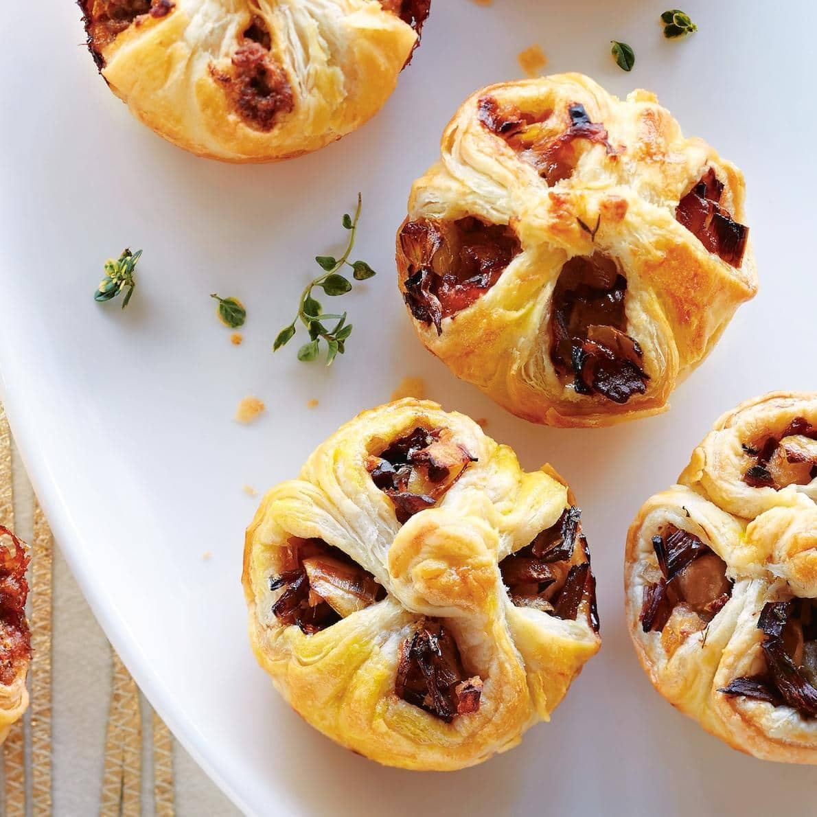 Bouchées feuilletées aux poireaux et au bacon