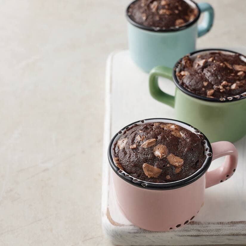 Brownies au chocolat dans une tasse