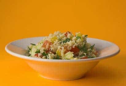 Salade de couscous et de petits pois au citron
