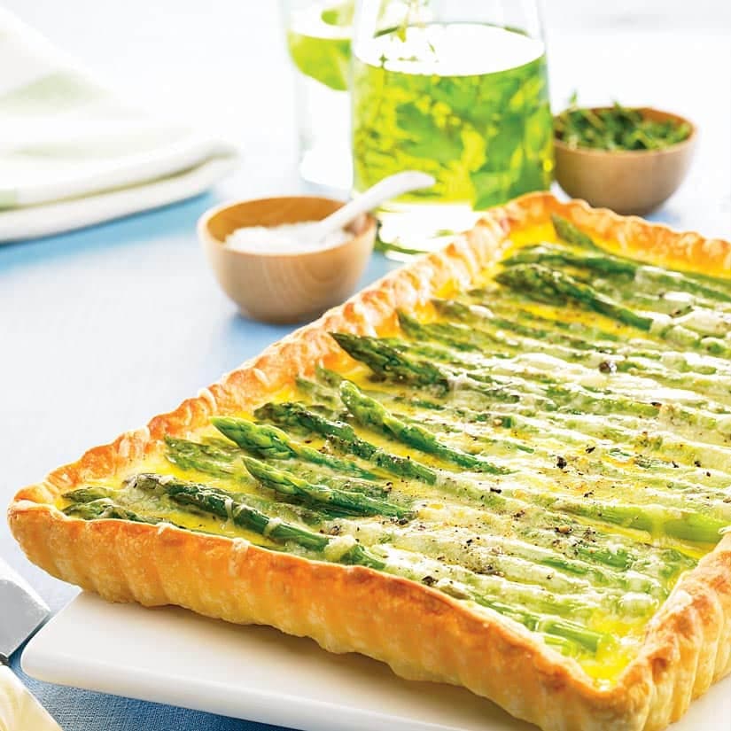 Tarte feuilletée aux asperges et au fromage