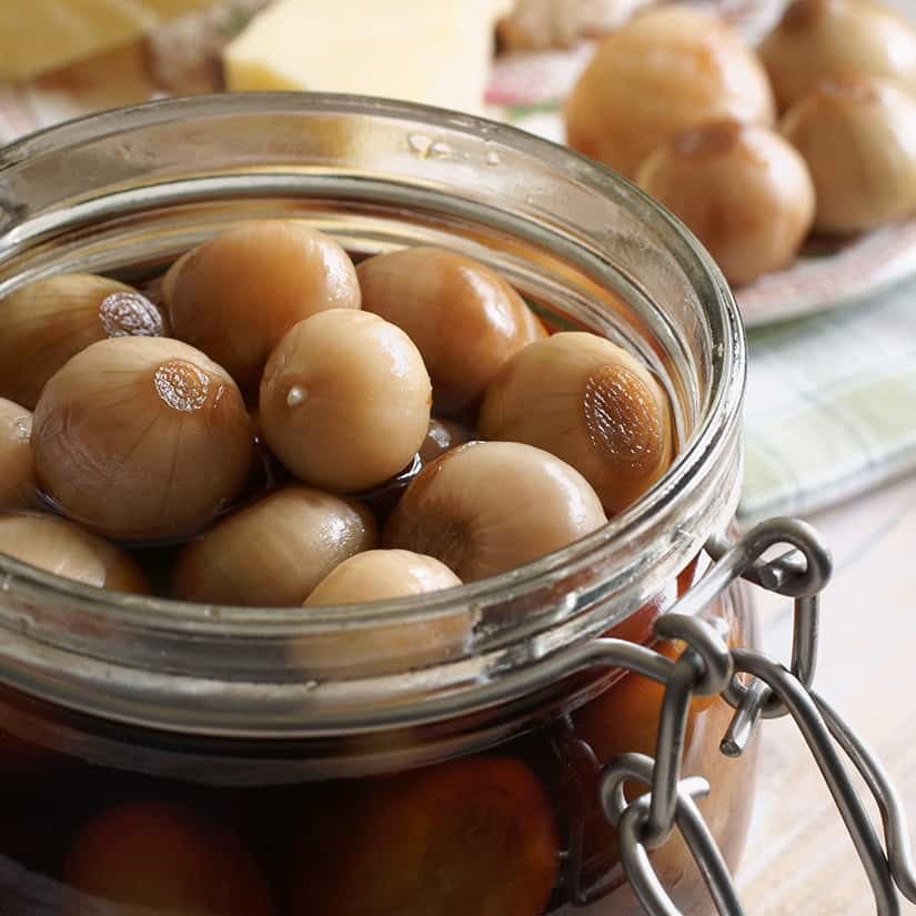 Petits oignons marinés