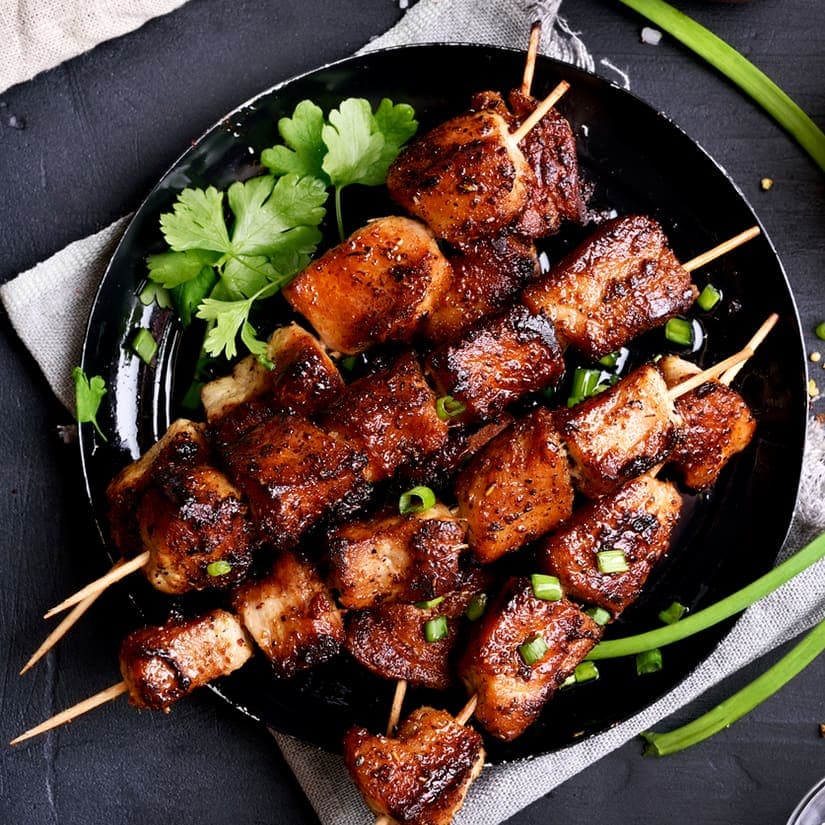 Brochettes de porc glacées à l'orange et au miel