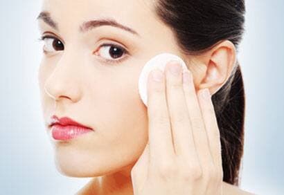 Trucs beauté: se démaquiller vite et bien!