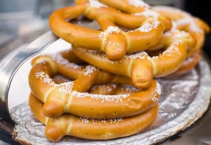 Comment former un bretzel (vidéo)