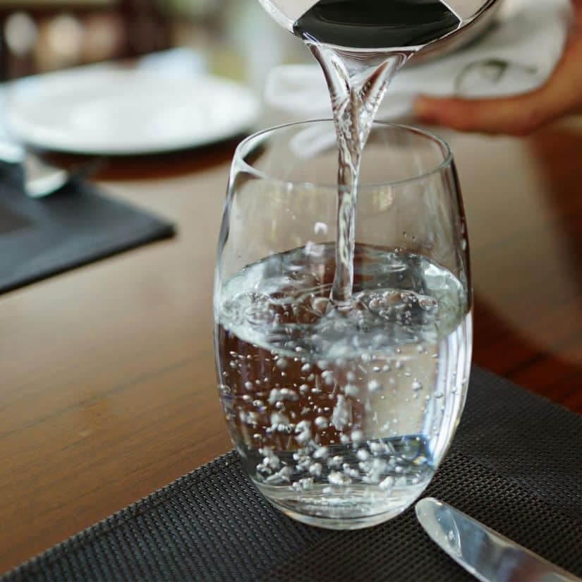 Eau pétillante: effets quotidiens sur le corps