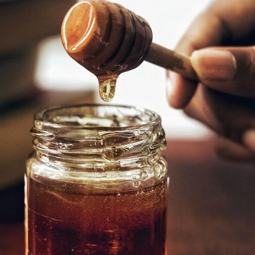 7 pièges avec sirop d'érable ou miel contre sucre