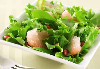 Salade de verdures au pamplemousse