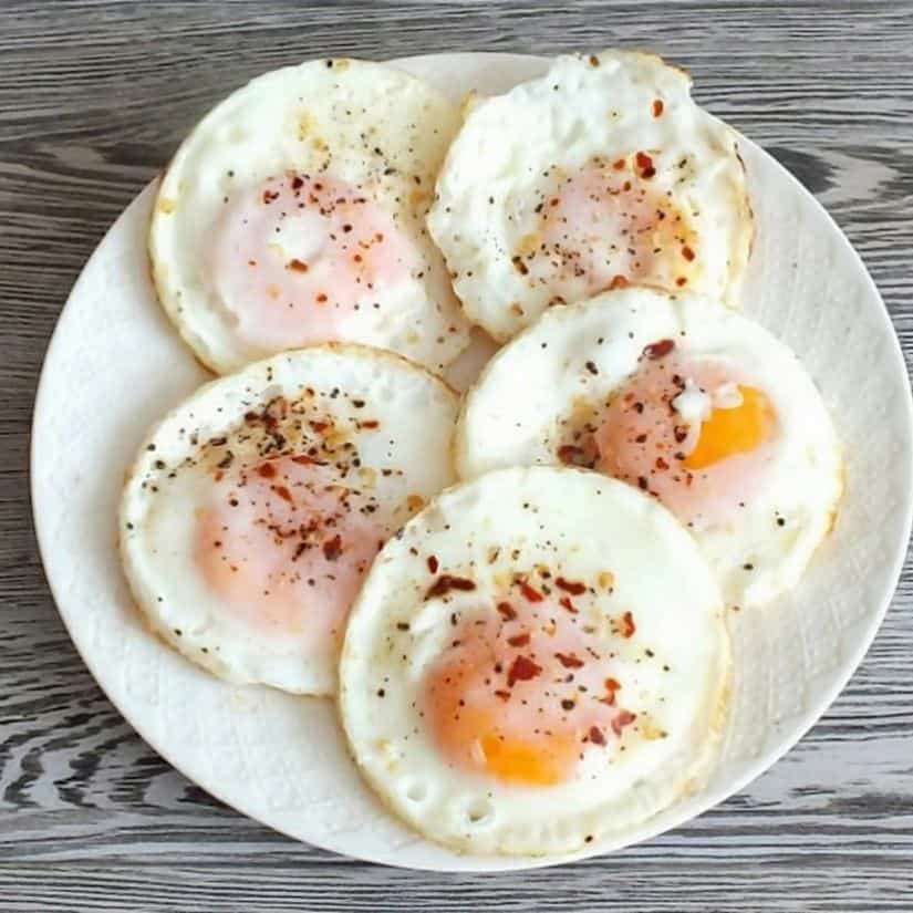 Ustensiles parfaits pour des œufs quotidiens