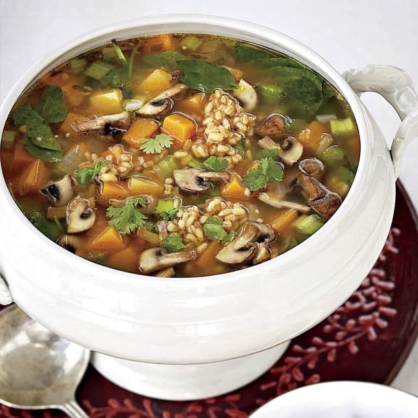 Soupe à l'orge, aux légumes et au cari