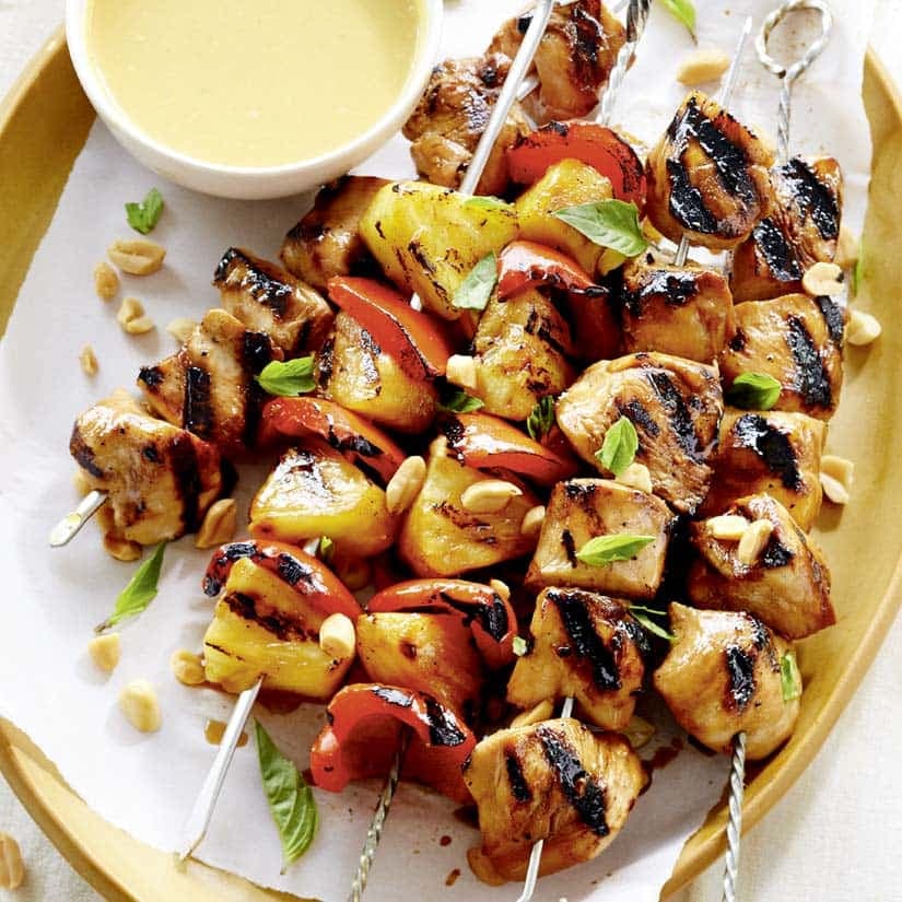 Brochettes de poulet ananas et poivron à la thaïe