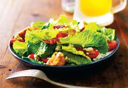 Salade César au bacon et au roquefort