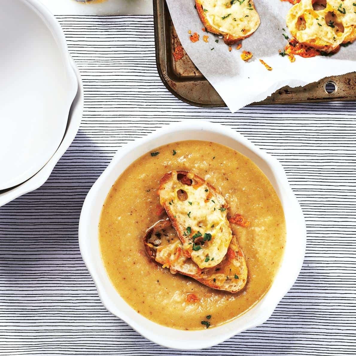 Potage de chou-fleur rôti et crostinis au cheddar
