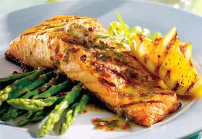 Saumon, beurre poivre rose et estragon