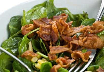 Épinards sautés au bacon et à la moutarde