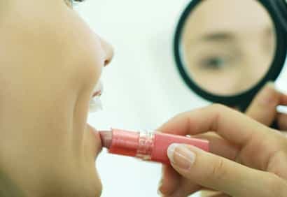 Astuces pour un rouge à lèvres tenace