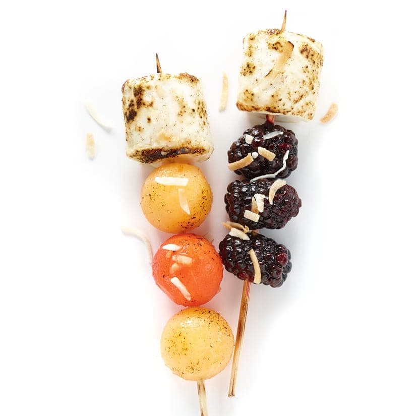 Brochettes guimauves et fruits grillés