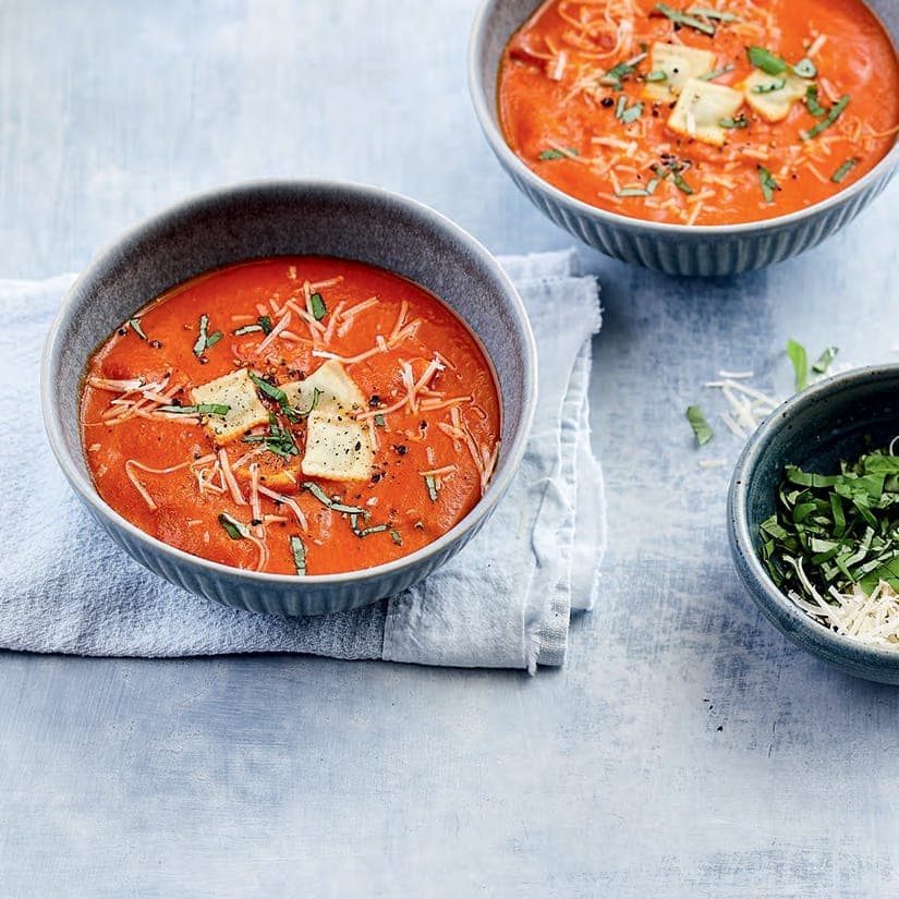 Crème de tomates et de poivrons rôtis aux raviolis
