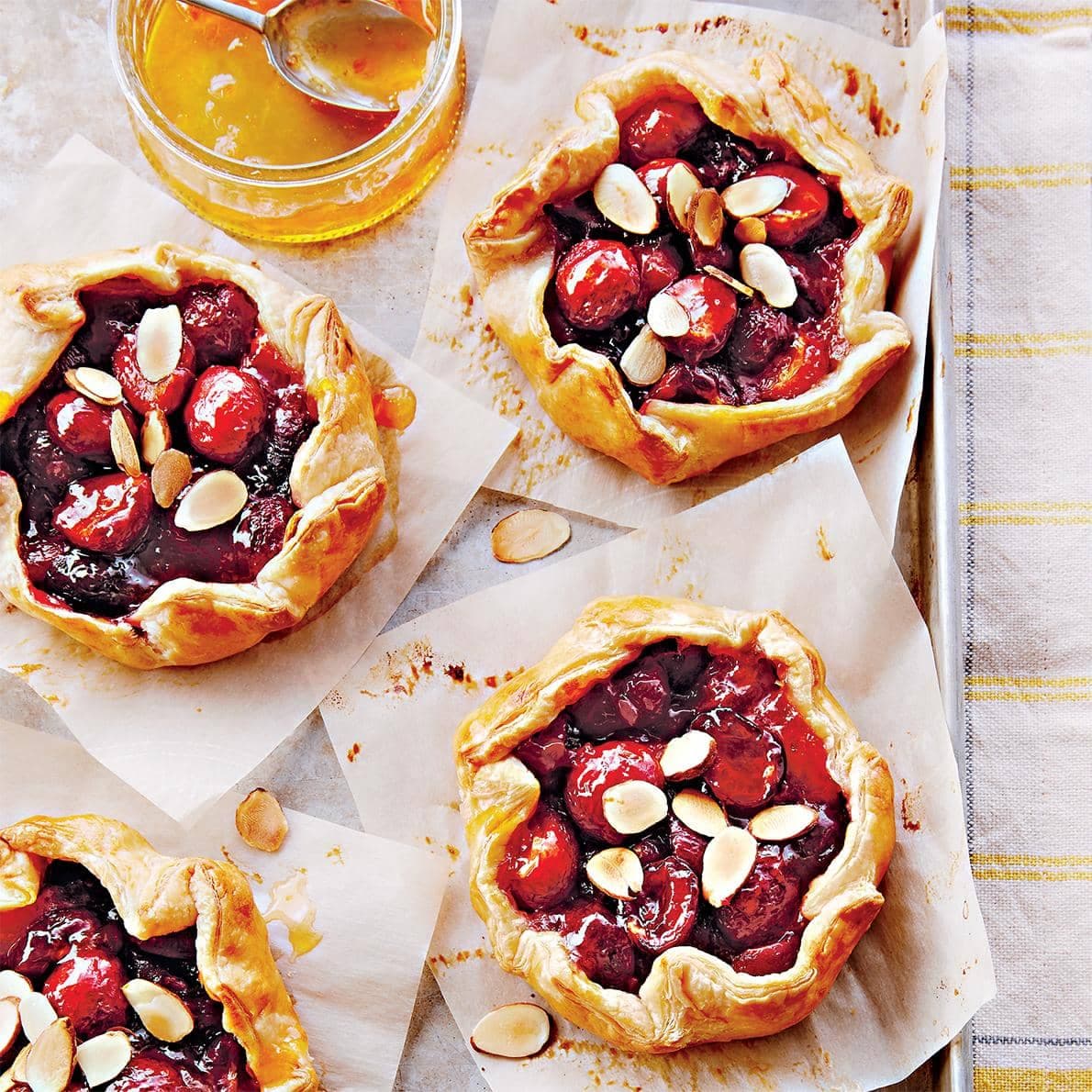Tartelettes feuilletées aux cerises