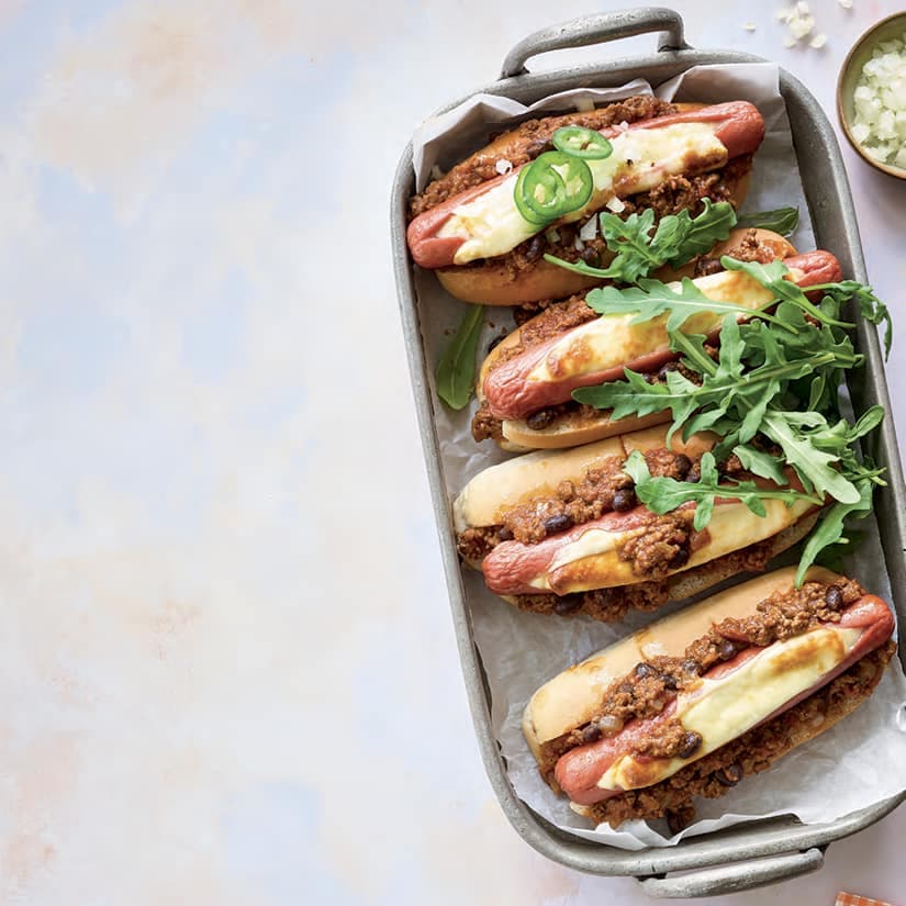 Hot dogs au chili et au fromage