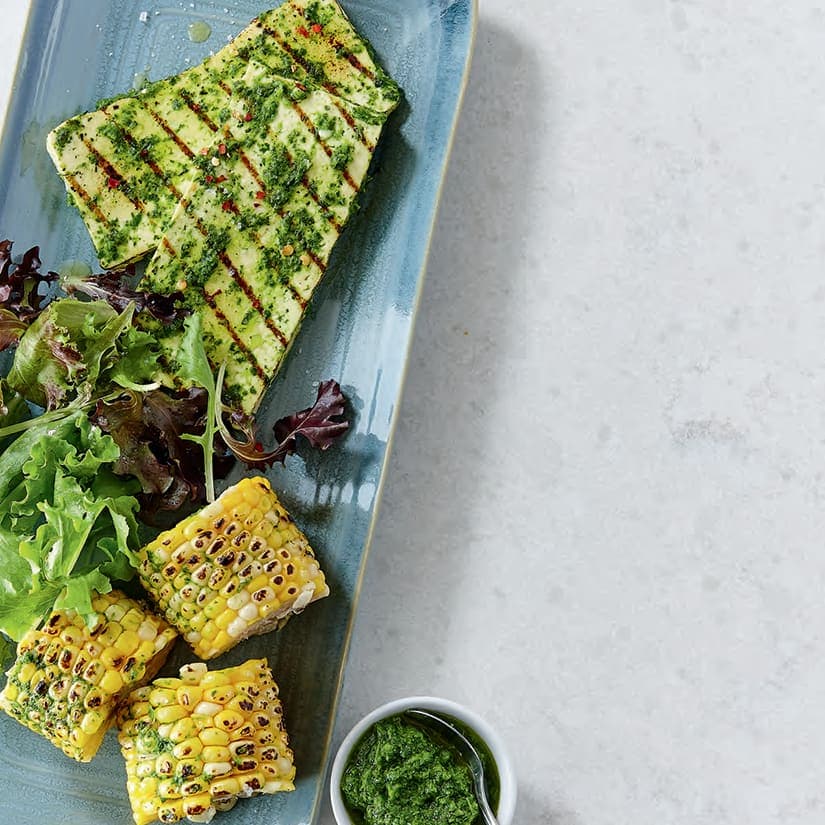 Tofu et maïs grillés aux herbes