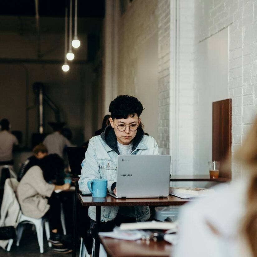 Travailler dans un café : bon ou mauvais plan ?
