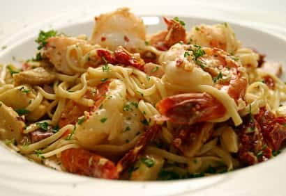 Linguine aux crevettes et aux tomates rôties