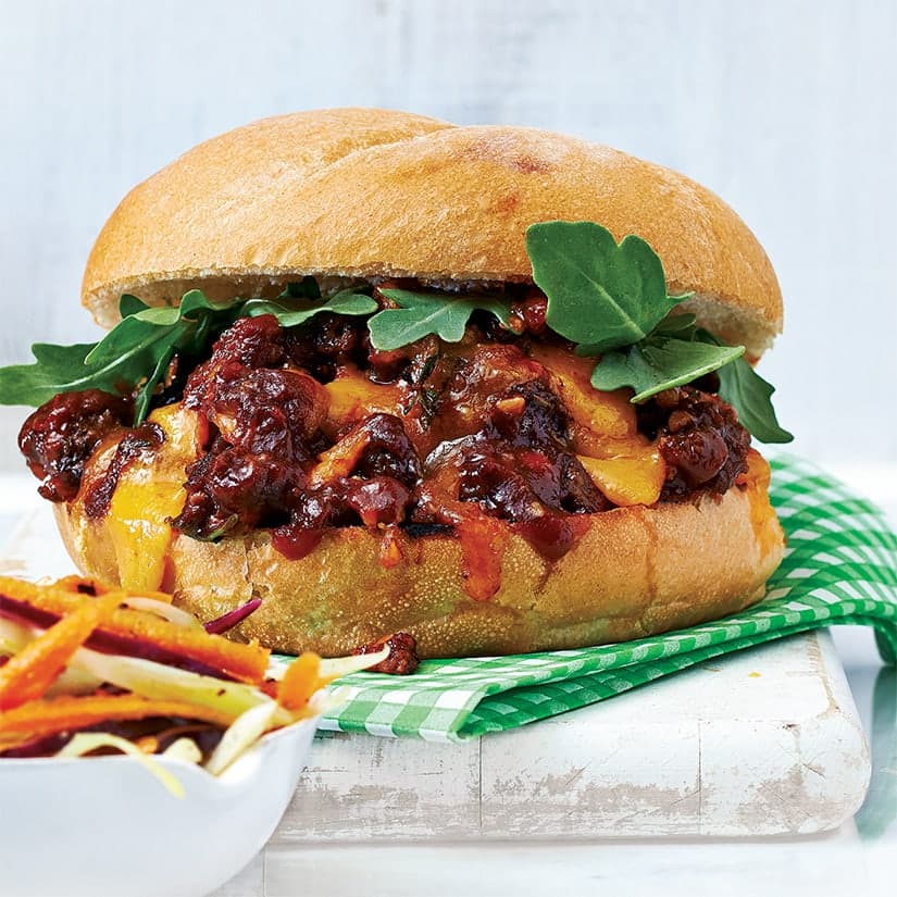 Cheeseburgers sloppy joe, salade chou-carottes