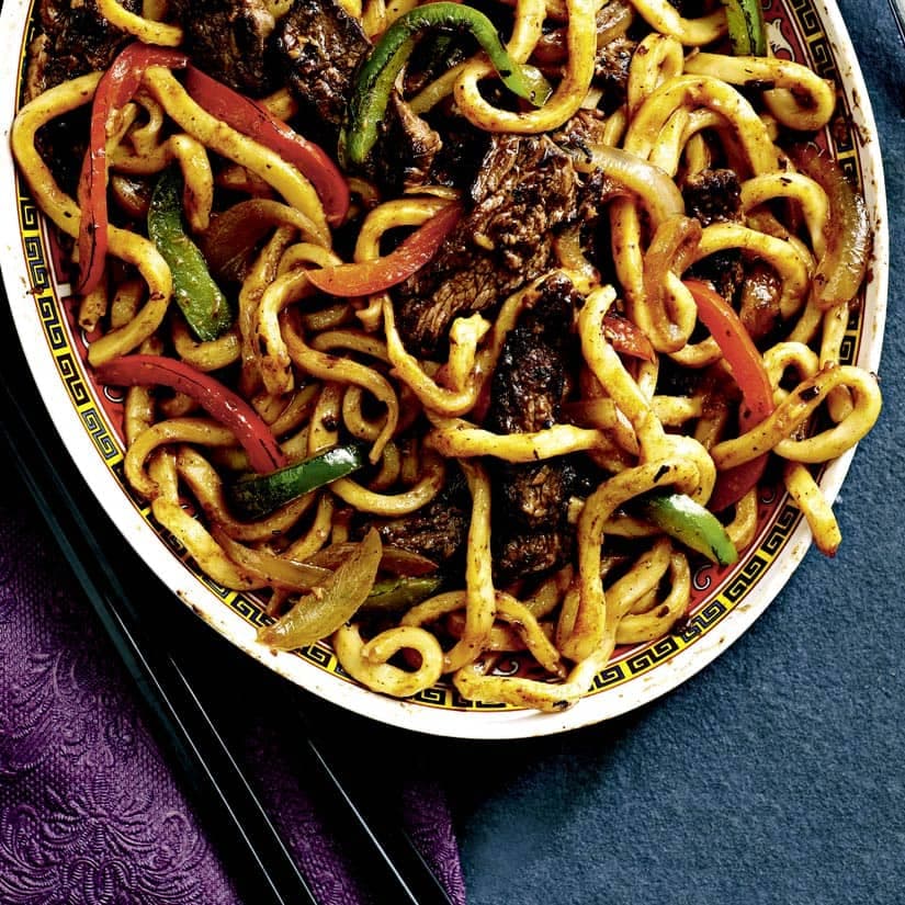 Udon sautés bifteck-poivrons, sauce haricots noirs