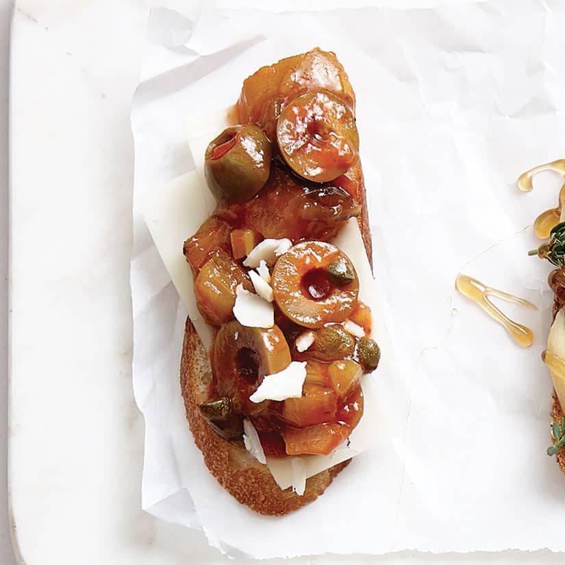 Canapés caponata et parmesan