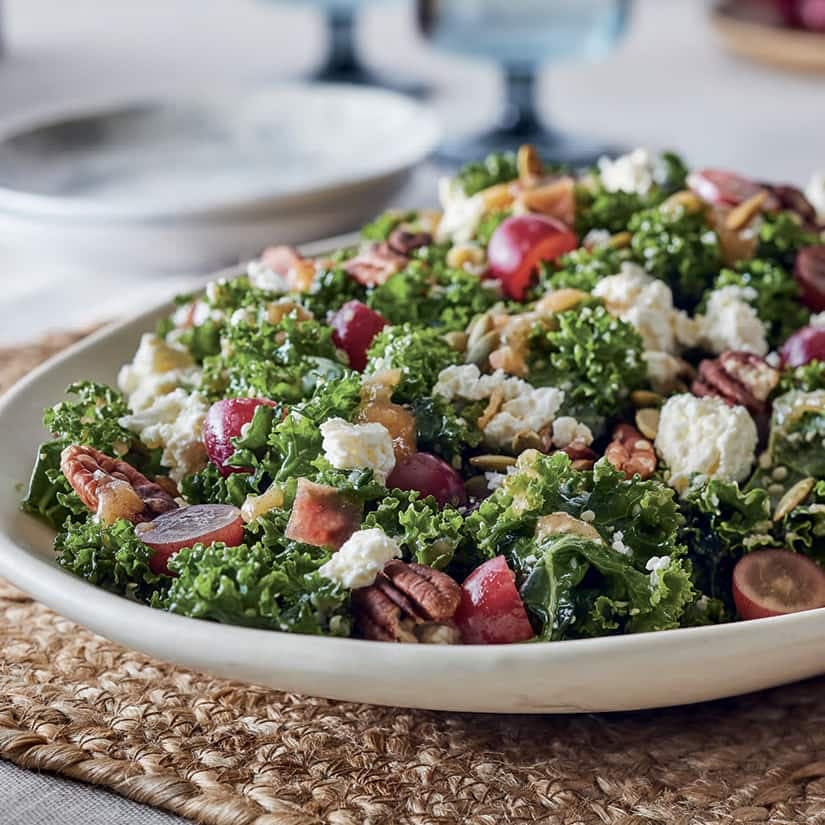 Salade de kale avec vinaigrette pommes-cannelle