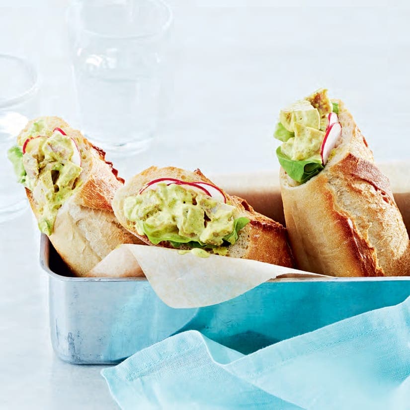 Sandwichs à la salade de poulet au cari