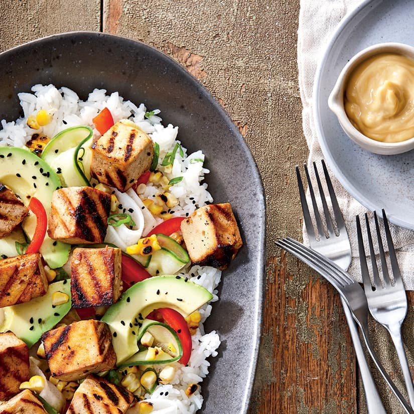 Salade de riz et de tofu grillé à la japonaise