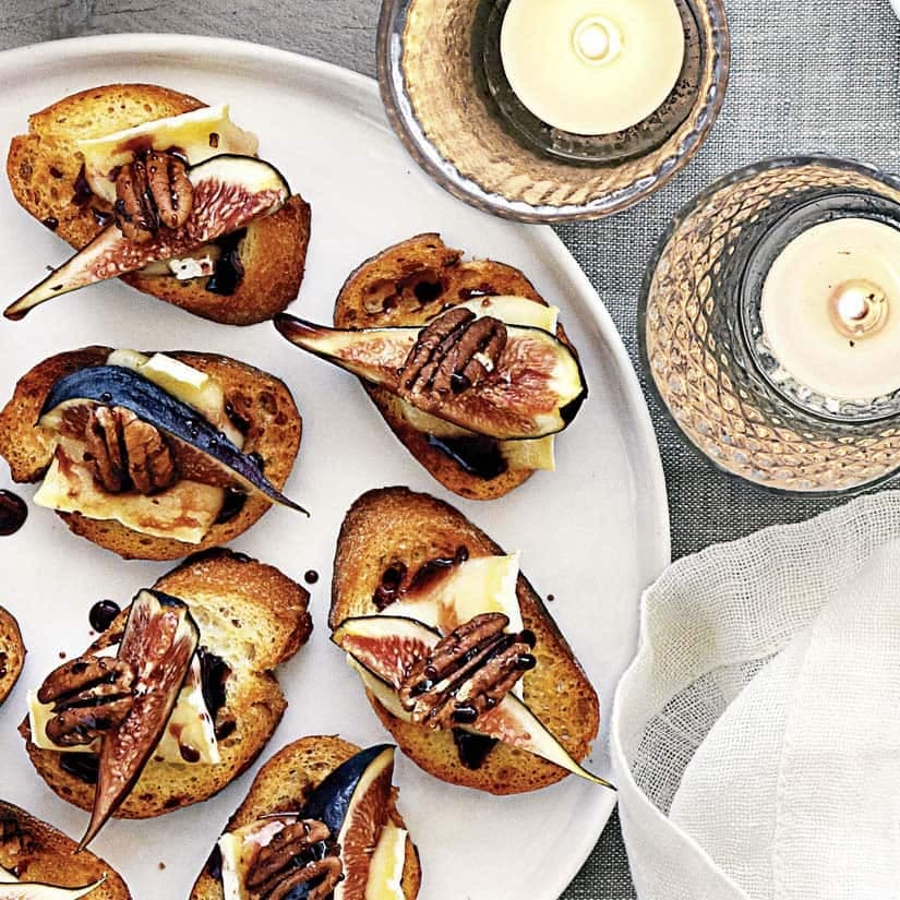 Canapés au brie et au sirop de grenade