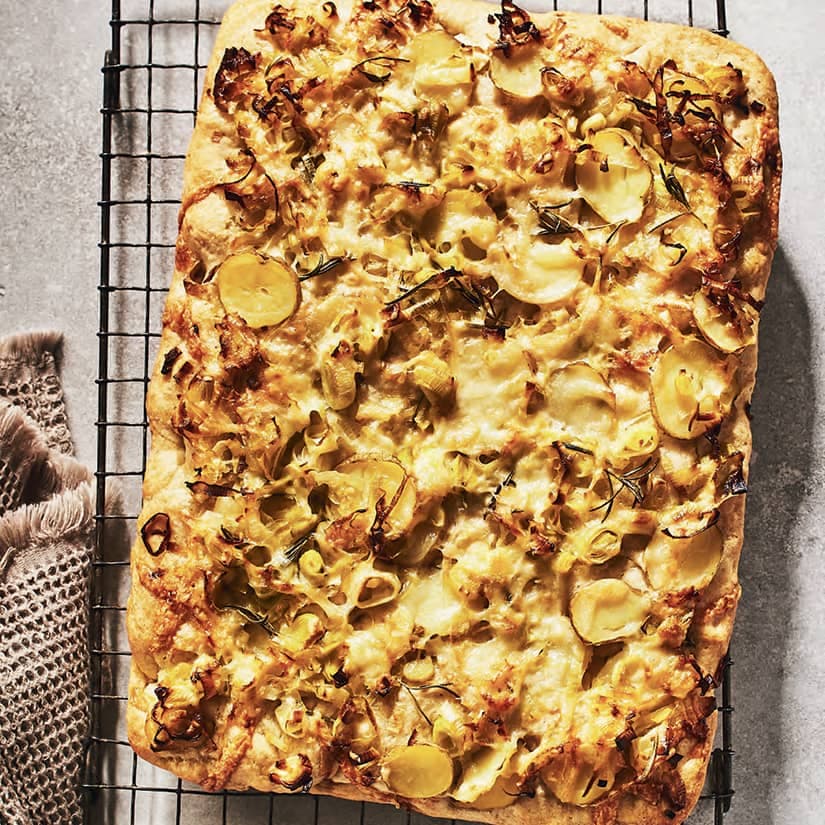 Focaccia aux pommes de terre et aux poireaux