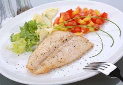 Poisson en croûte, sauce au vin et à la moutarde