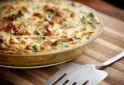 Frittata saucisson, bacon et oignons verts