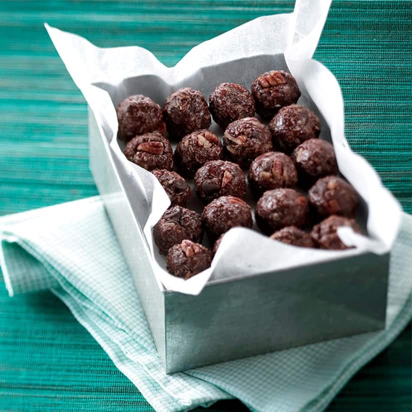 Boules d'énergie avoine, noix et miel sans cuisson