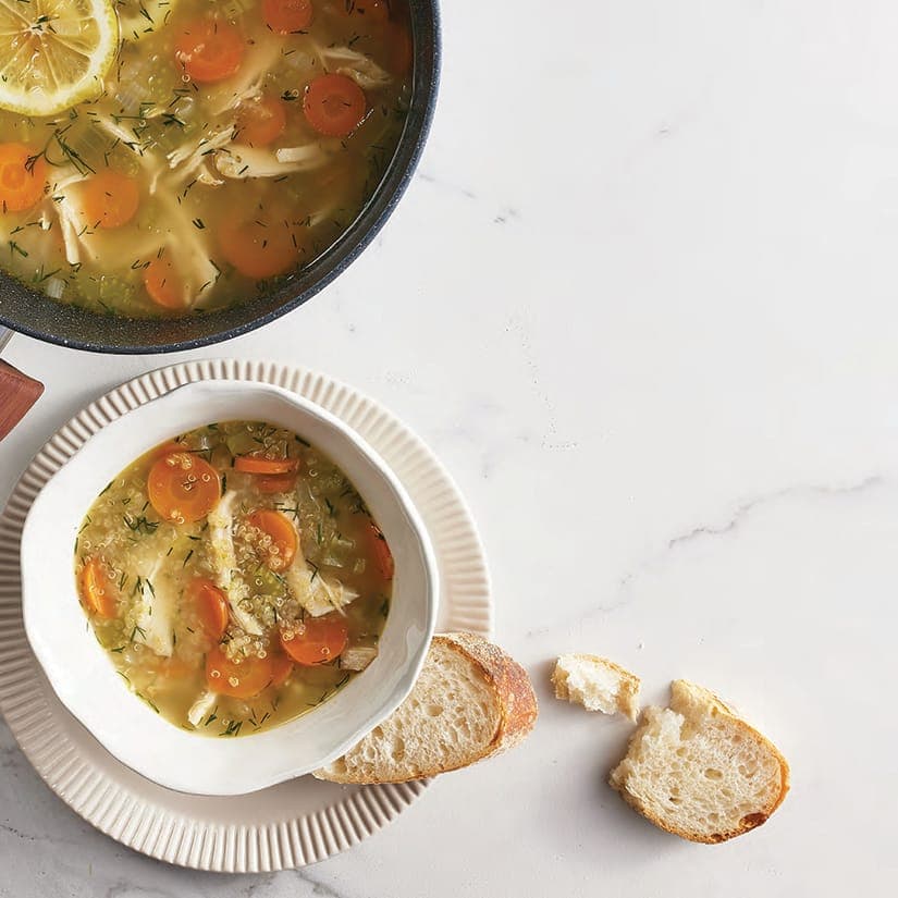 Soupe-repas au poulet, au quinoa et au citron