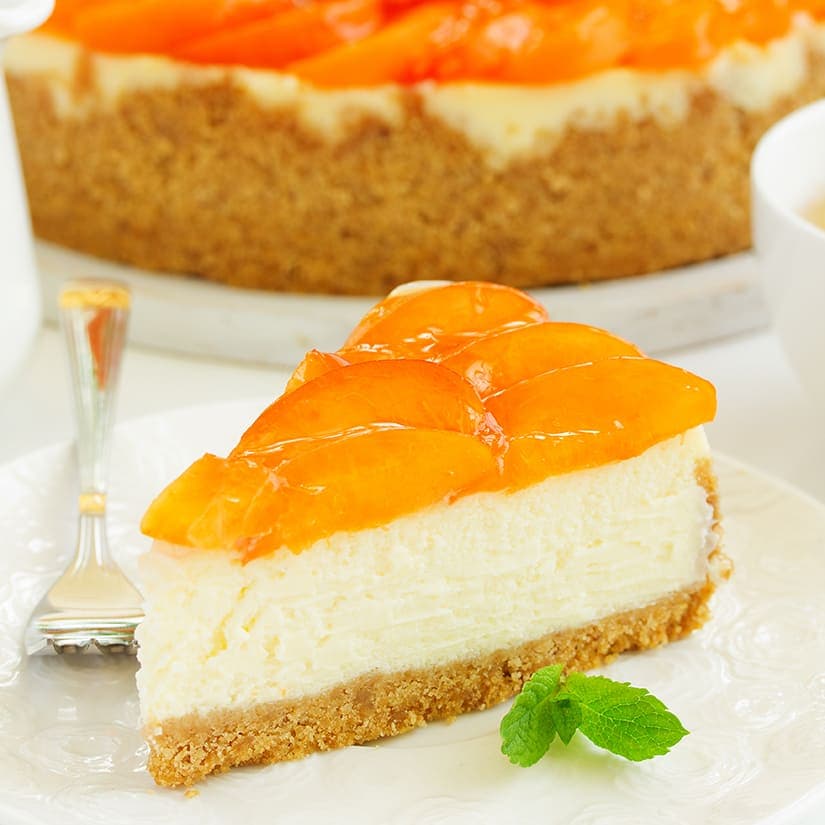 Gâteau au fromage, aux pêches et aux amandes