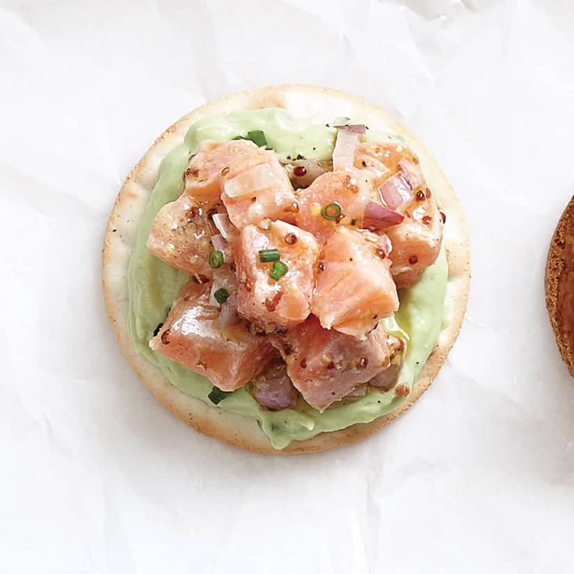 Canapés crème d'avocat et saumon fumé