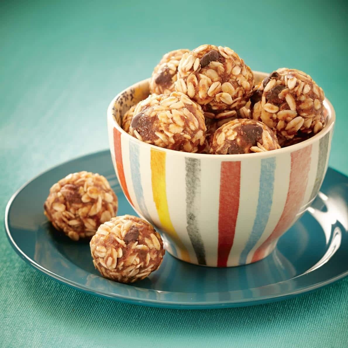 Boules d'énergie dattes-avoine crues