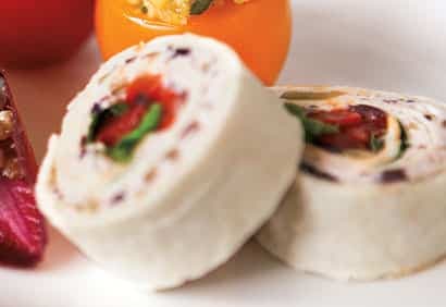 Tortillas roulées aux olives et poivrons rôtis