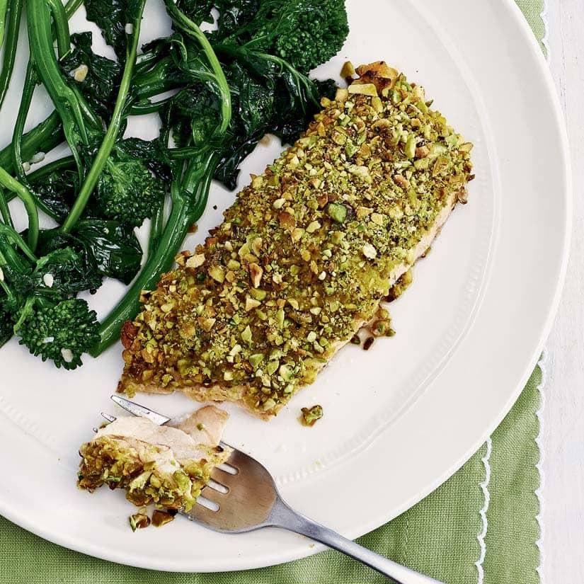 Saumon en croûte de pistaches, rapinis à l'ail